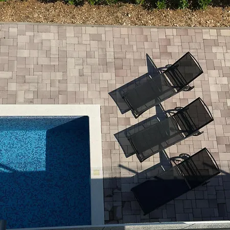 Luxury Pronoia With Swimming Pool