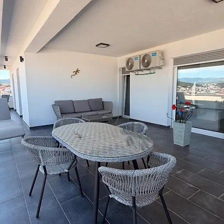 Luxury Pronoia With Swimming Pool *